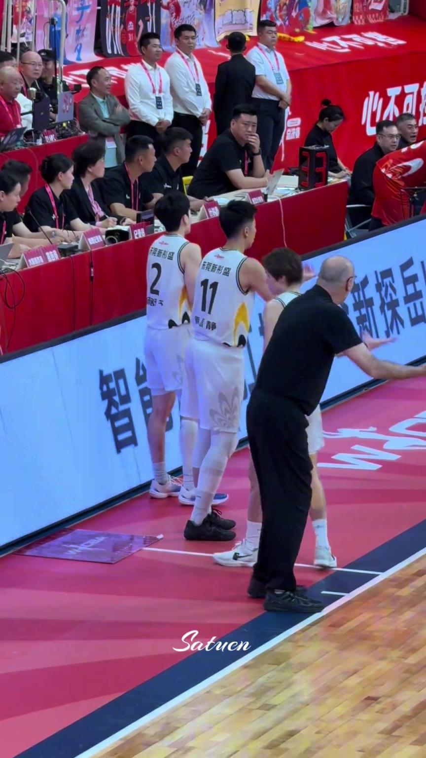 無奈的一家三口！絕望的教練，氣瘋了的皮總！