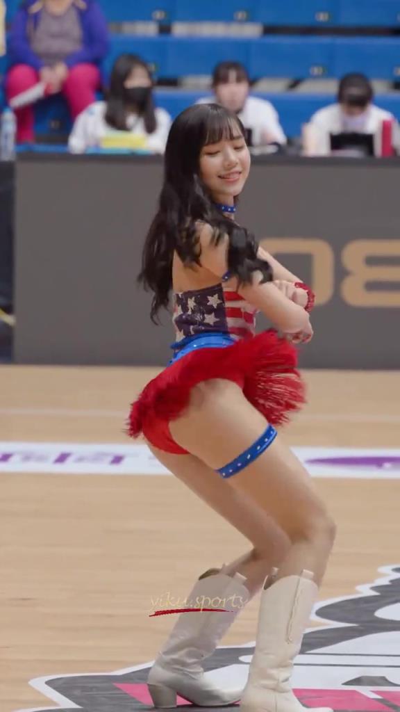 最好的啦啦隊小姐姐！自信，健康充滿活力！