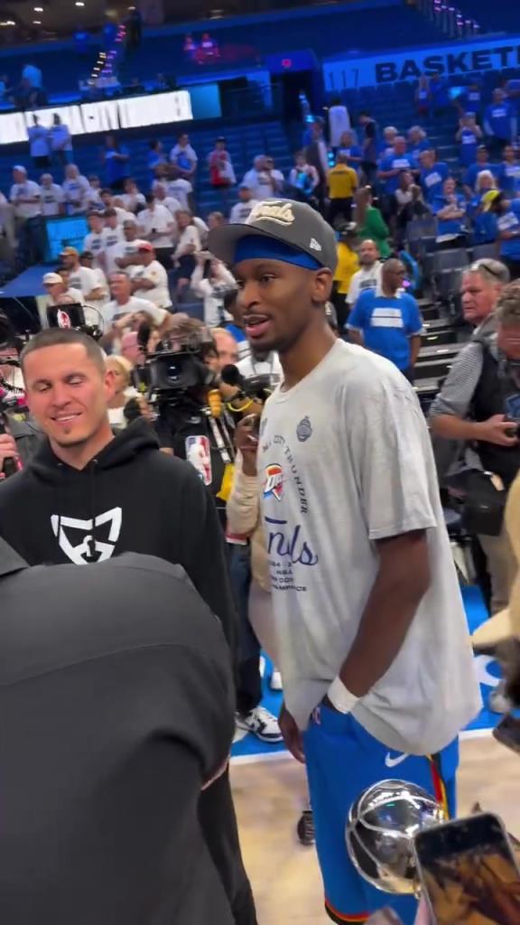 道理我都懂，但是為什么亞歷山大拿到MVP之后要掏襠